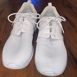 Nike Roshe’s. All white. Size 7 youth.